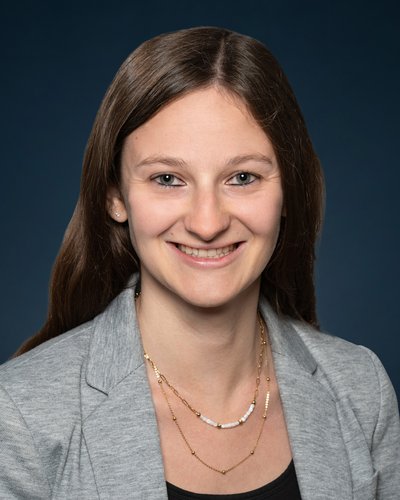 _Demierre_Celia_Hintergrund_Blau