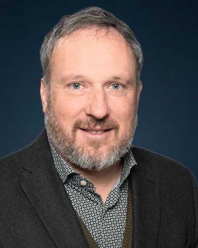 _Hinni_Stéphane_Hintergrund_Blau