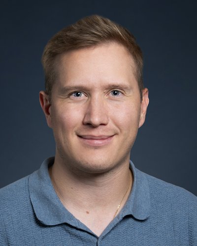 _Pinana_Simone_Hintergrund blau